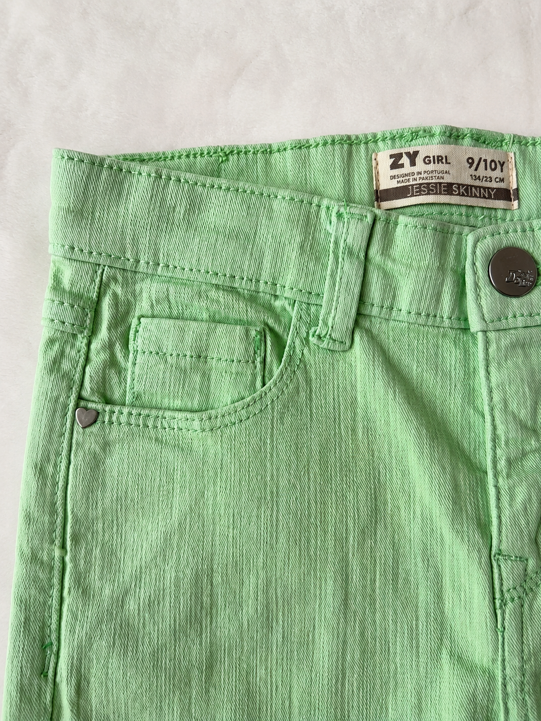 Pantalón Jean de color verde manzana