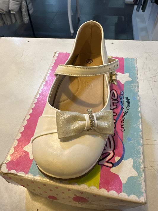 Zapatos moño en cuero niña
