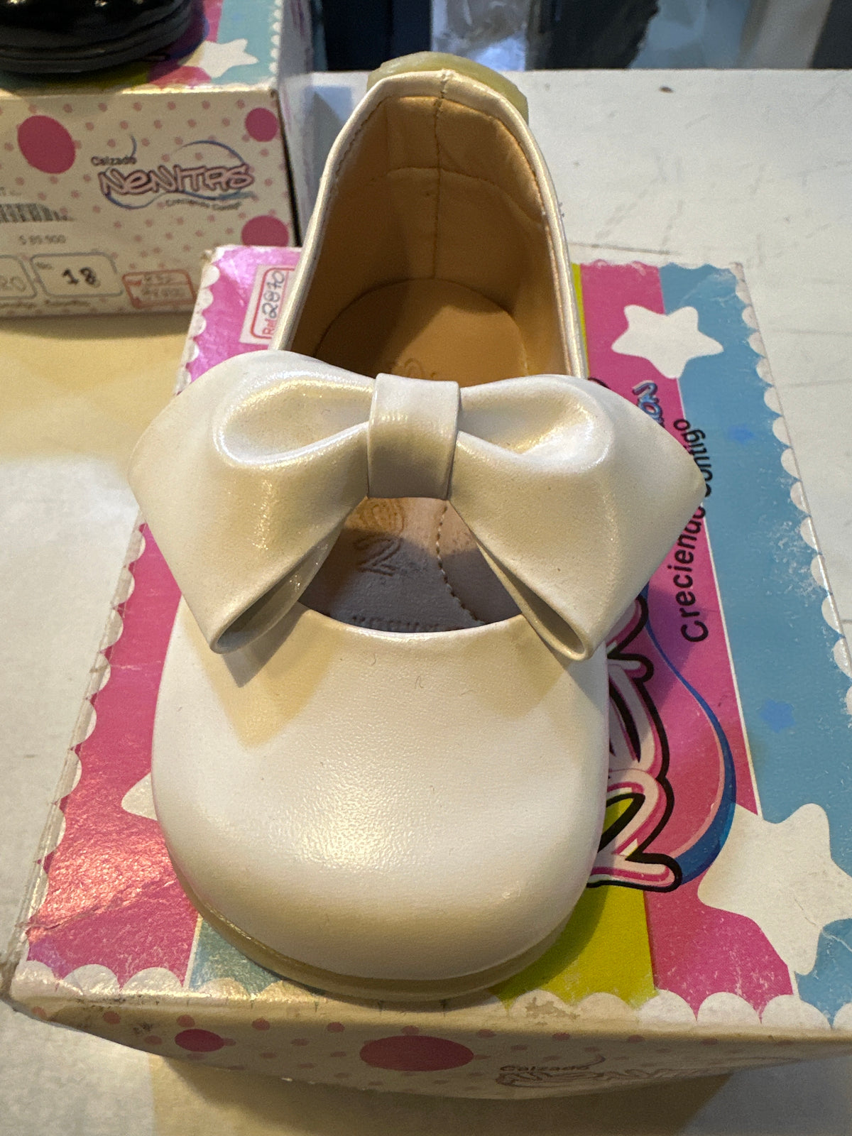 Zapatos moño blanco